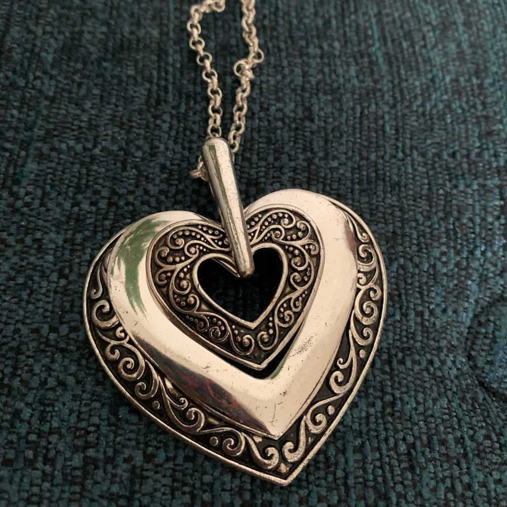 VTG Hearts Pendant/Necklace In Silver Tone With Beautiful Details